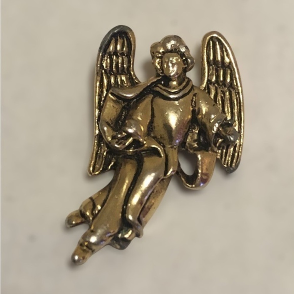 Elegant Gold-Tone Angel Brooch Pin 🌟👼